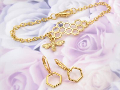                                                             Honigbiene und Honigwabe                                                        