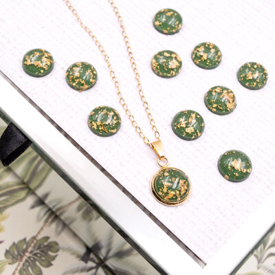 DIY: Glitzernde Cabochonkette selber machen - Deine eigene Cabochon Kette | Vintageparts.eu Blog