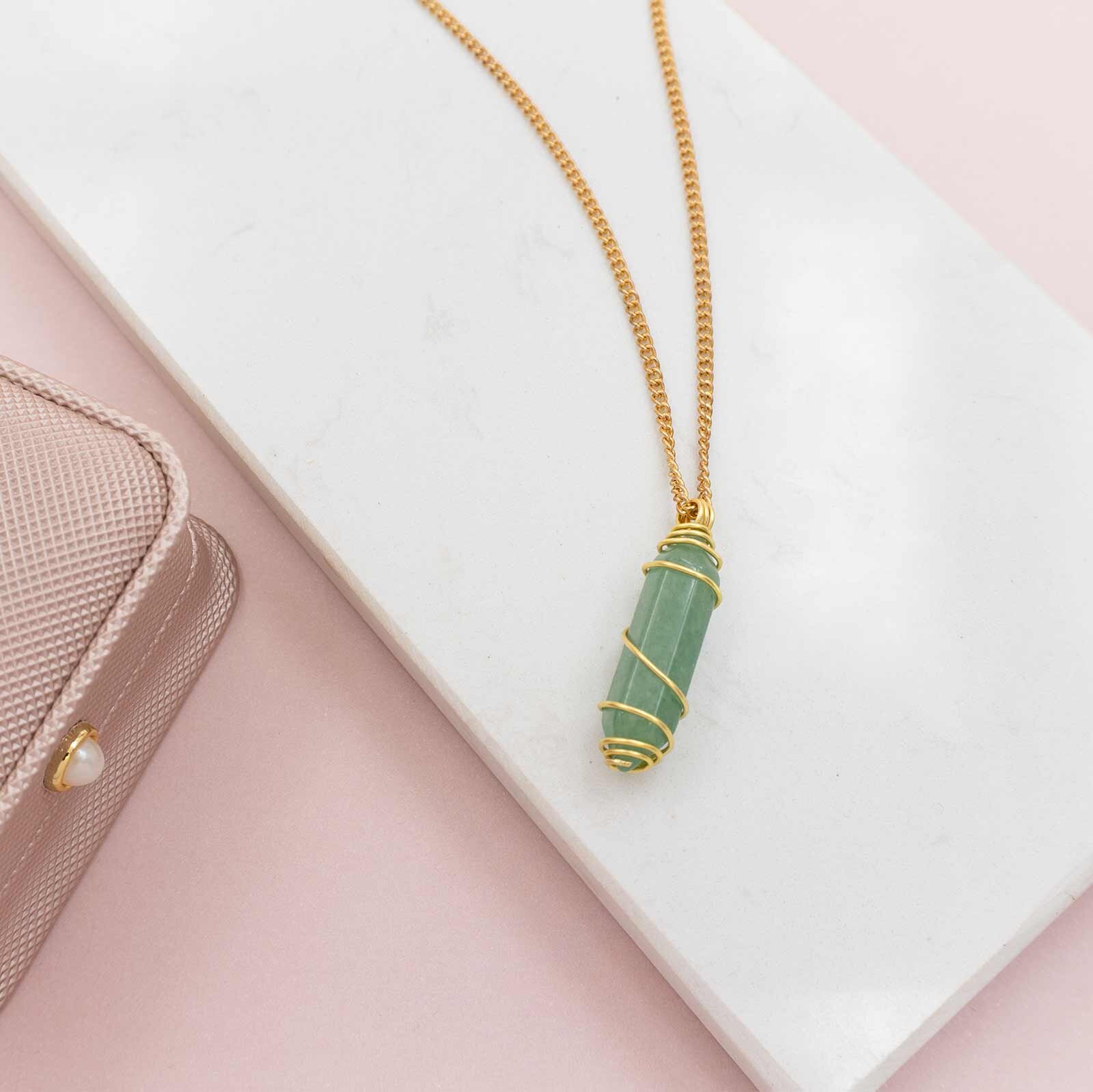 Aventurin mit Wirewrapping an Goldkette