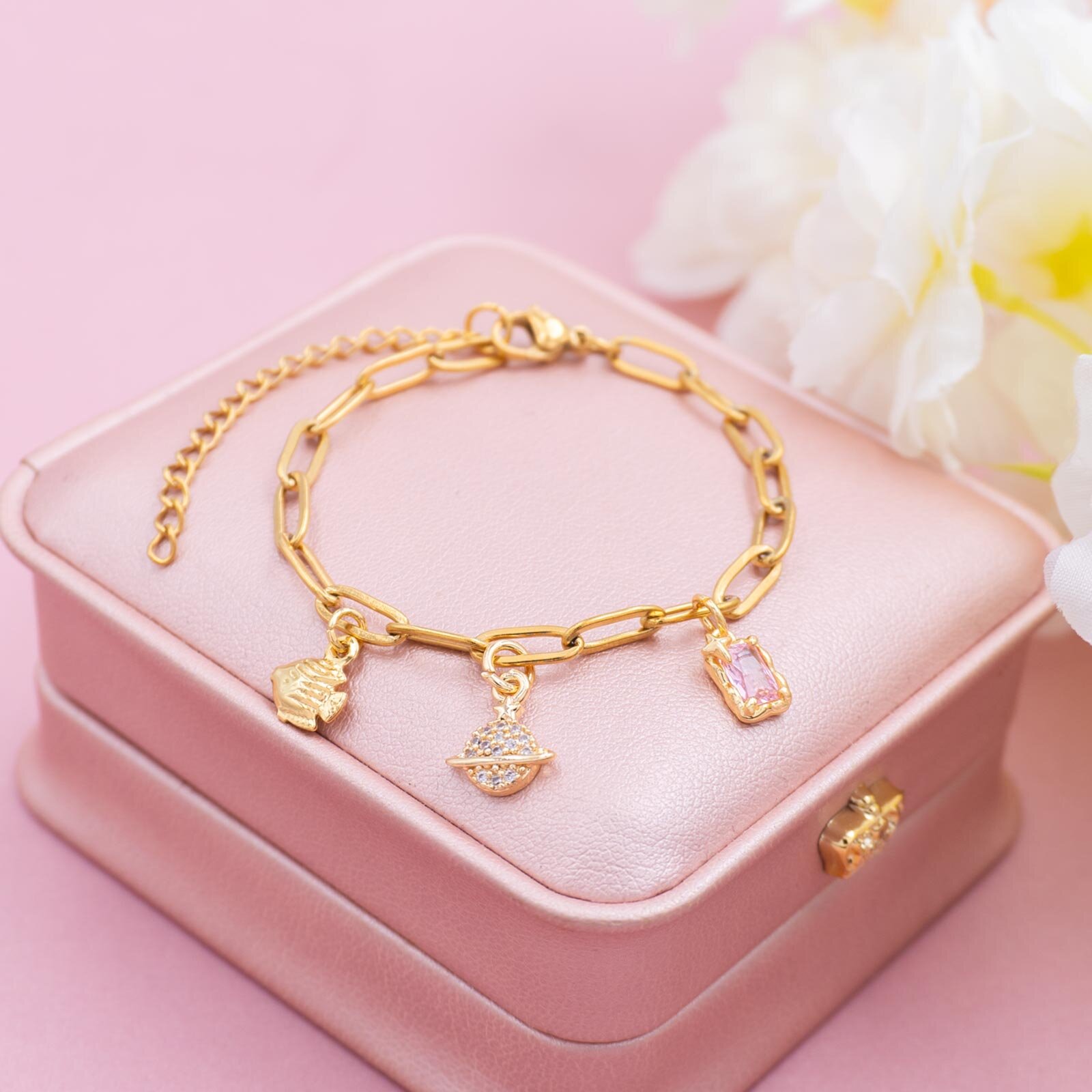 Armband mit Charms