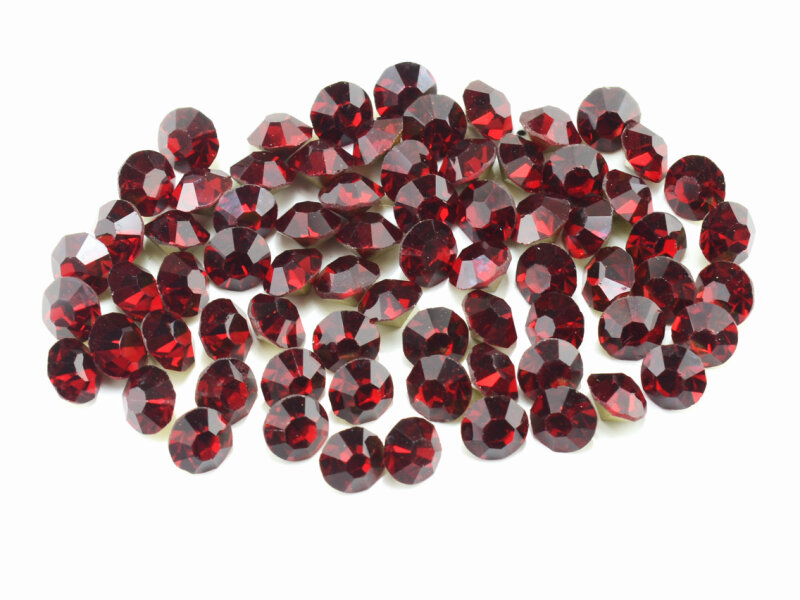 Strasssteine in rubinrot 3,8 mm 50 Stück