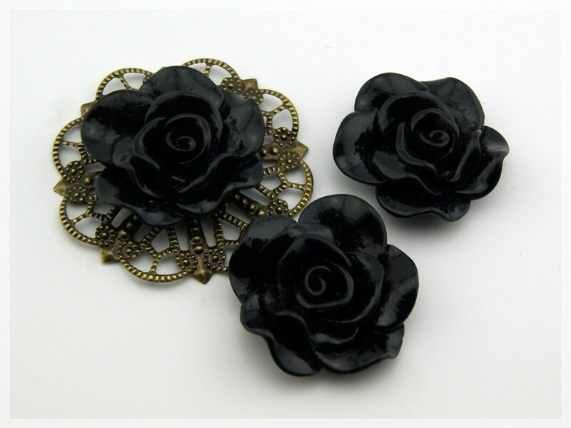 3 große Cabochons als Rose in schwarz