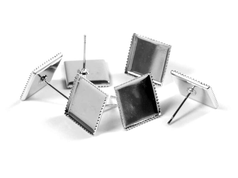 quadratische Ohrstecker aus Messing in silberfarben platiniert für 12 mm Cabochons 4 Stück