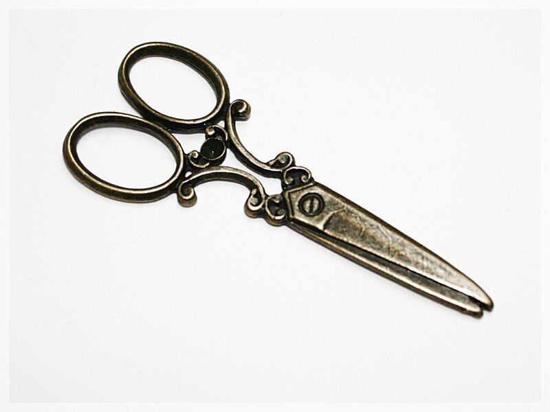 2 große Scheren in vintage Bronze