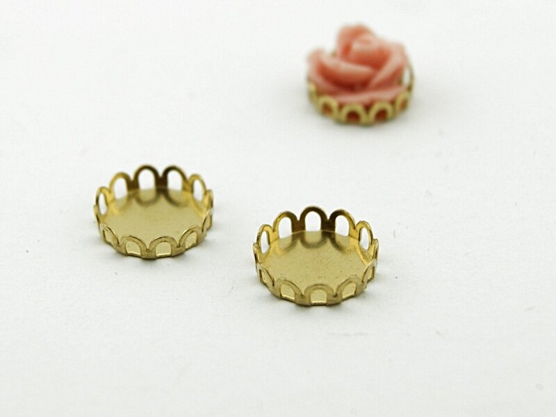Fassungen in goldfarben für 10 mm Cabochons, 20 Stück