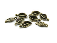 12 zarte kleine Blätter in antik Bronze
