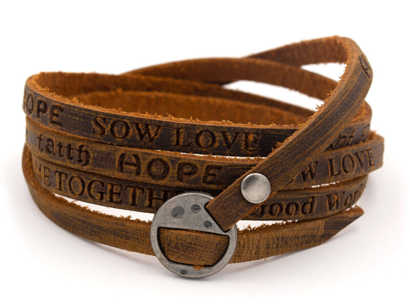 langes Lederarmband in braun