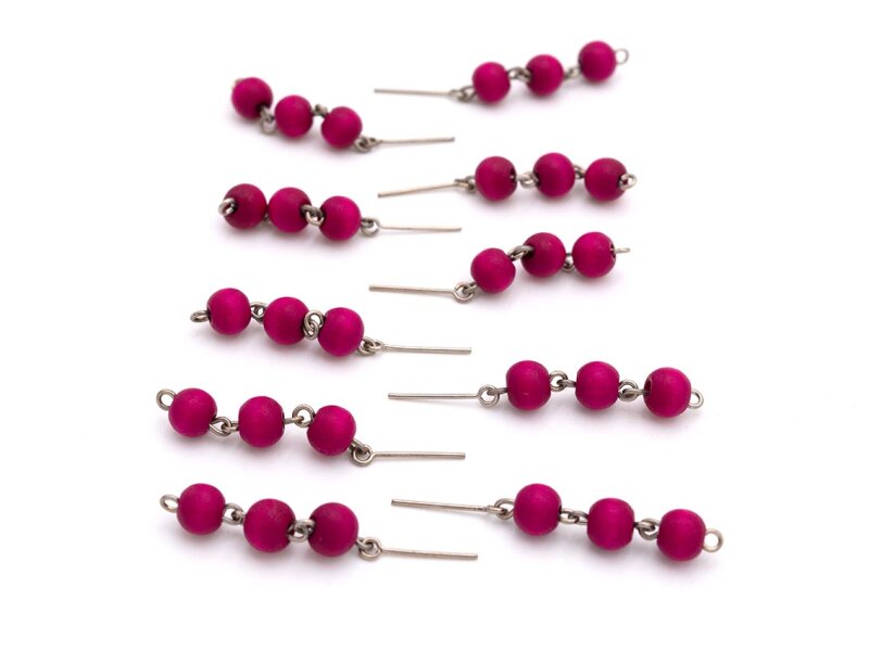 Verbinder mit drei Perlen aus Holz in magenta und Ösenstift in platinfarben 10 Stück