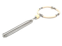 fertige Kette mit gebogenen Elementen in creme und...