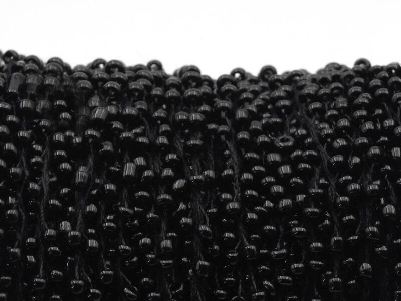 Schnur mit eingearbeiteten Rocailles 3mm in schwarz 2m