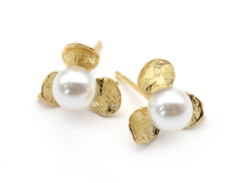 Ohrstecker als Blume mit Aufhängung und einer weißen Perle 18 k Echtgold beschichtet 2 Stück