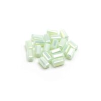 Glasschliffperlen als Quader in Pastellgrün mit...
