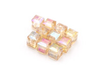 Glasschliffperlen als Würfel in beige irisierend 7mm...