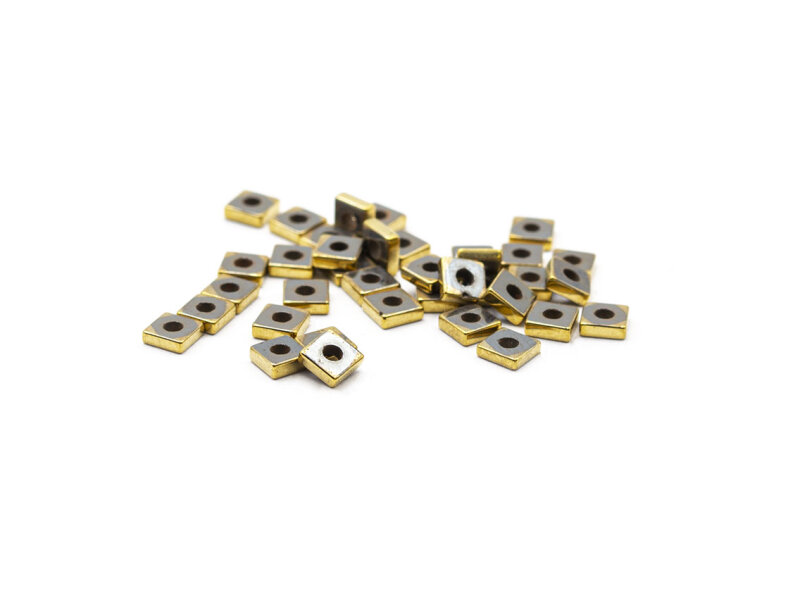 flache Zwischenperlen als Quadrat aus synthetischem Hämatit in goldfarben 3mm 40 Stück