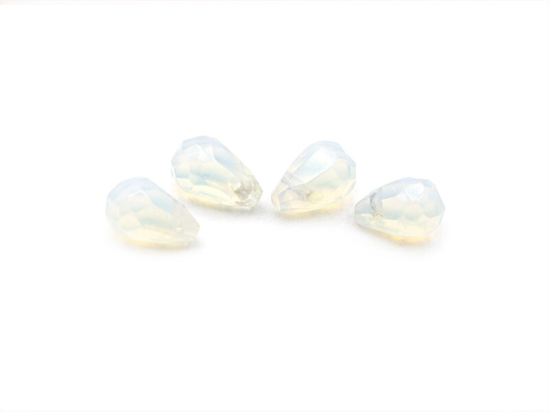 geschliffene Perlen als Tropfen aus Opalite 9,5 x 6mm 4 Stück