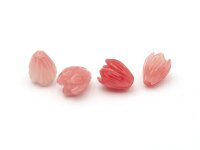 Perlen als Blüte aus synthetischer Koralle in einem...