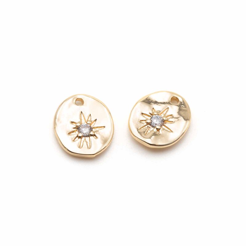 Anhänger Plättchen aus Messing mit Zirkonia und gravierter Sonne, 18K Goldbeschichtung, 11 x 9,5 mm, 2 Stück