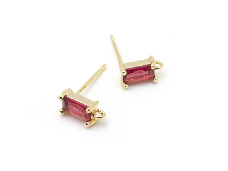 Ohrstecker mit Öse und magentafarbenen Zirkonia 18k Gold beschichtet 2 Stück