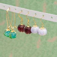 Lampworkperlen als Blume in weiß und flieder...
