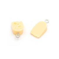 Anhänger als Käse aus Resin in gelb 2 Stück