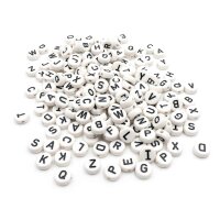 weiße Perlen mit schwarzen Emaillebuchstaben 10mm...