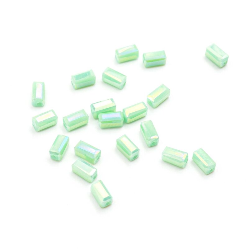 Glasschliffperlen als  Quader in blassgrün mit Perlenglanz 3x5mm 20 Stück