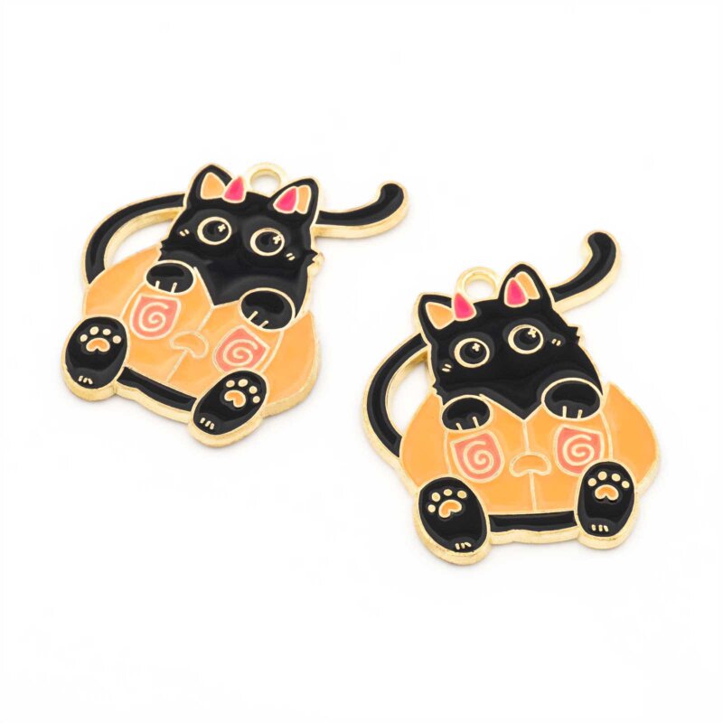 Anhänger Katze im Kürbis 28 x 24 mm aus schwarzer Emaille in goldfarbener Fassung 2 Stück
