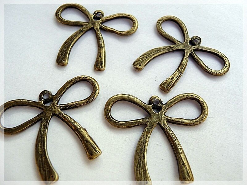 4 Anhänger Schleife in antik Bronze