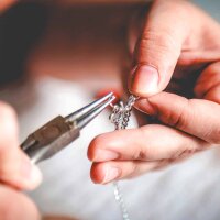 Montageservice für ein Schmuckstück -...