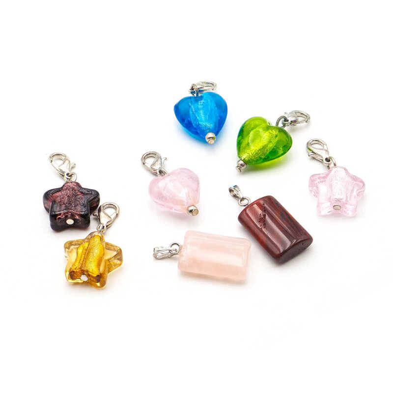 Wechselcharm Mystery Bag mit Karabiner, 8 Stück, Lampwork Glas und Perlmutt Mix