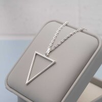 Bastelbeispiel: die silberfarbene Gliederkette drapiert...