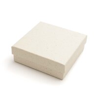 Geschlossene quadratische Geschenkbox aus Papier in...