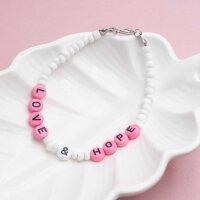 Armband aus kleinen weißen Perlen mit rosa...