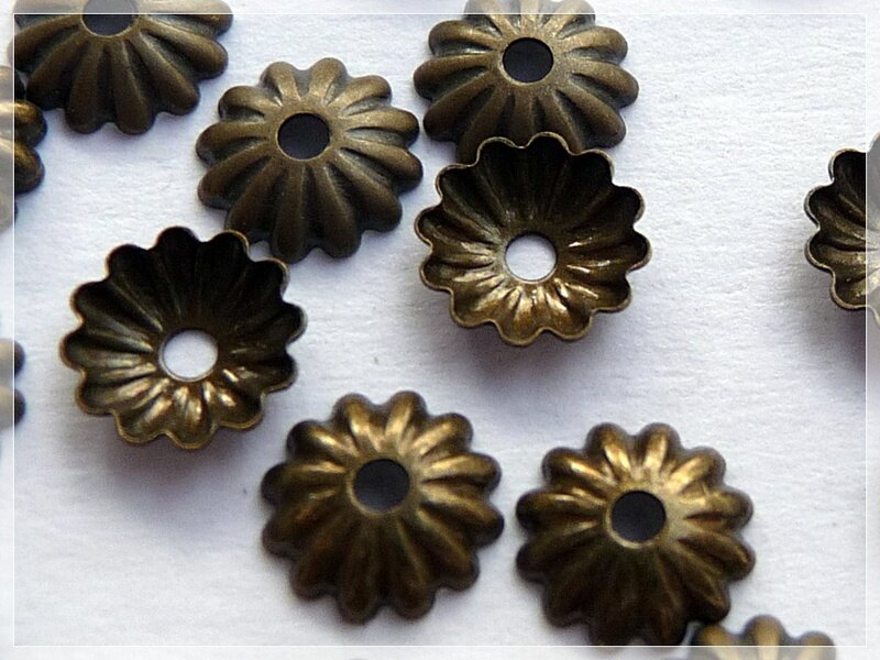 50 filigrane Perlkappen in vintage Bronze, 6 mm