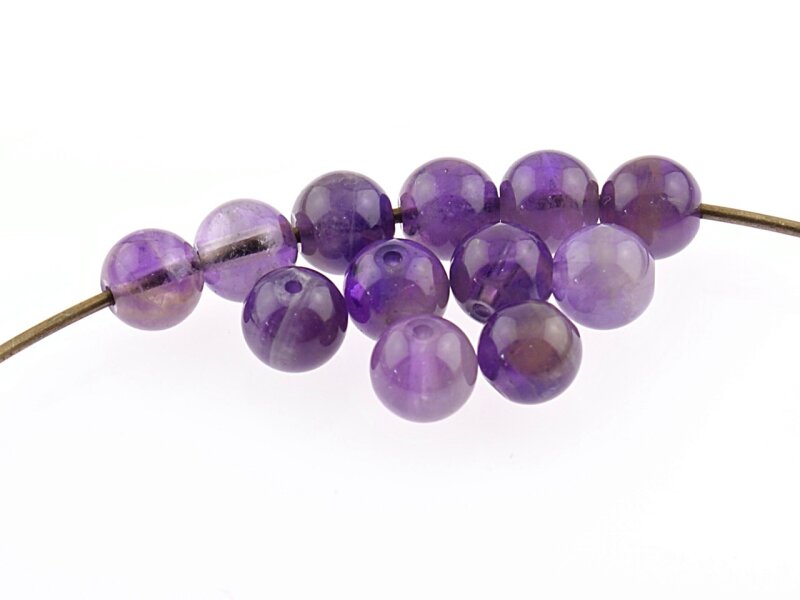 6 Amethystperlen in lila - grau. 6 mm.