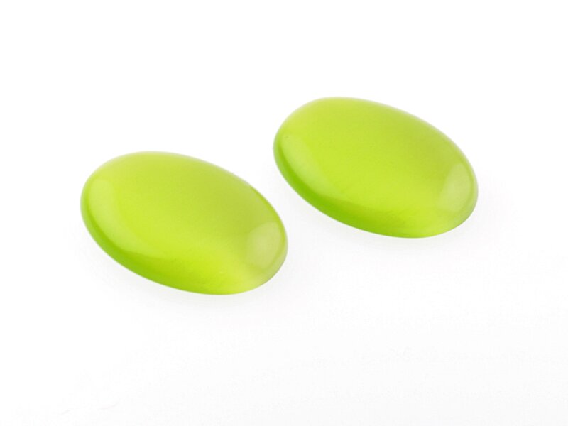 2 Cabochons 25*18 mm Cateyeglas in kiwigrün