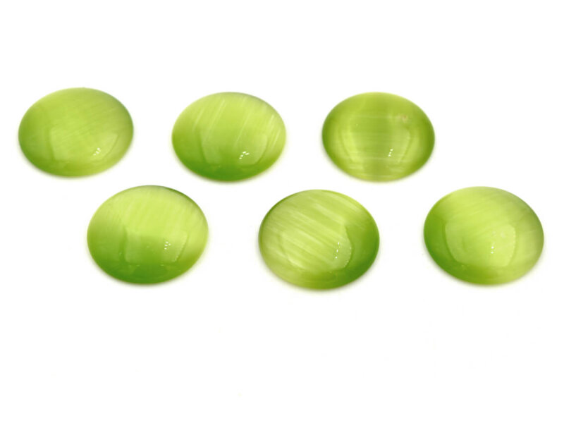 Cabochons aus Cateyeglas in kiwi 14 mm 6 Stück