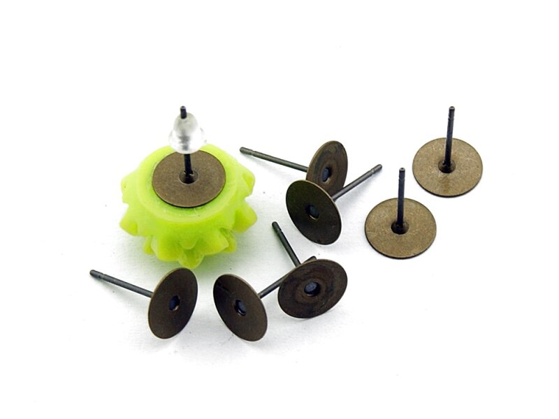 20 Ohrstecker antik Bronze mit 8 mm Klebepad