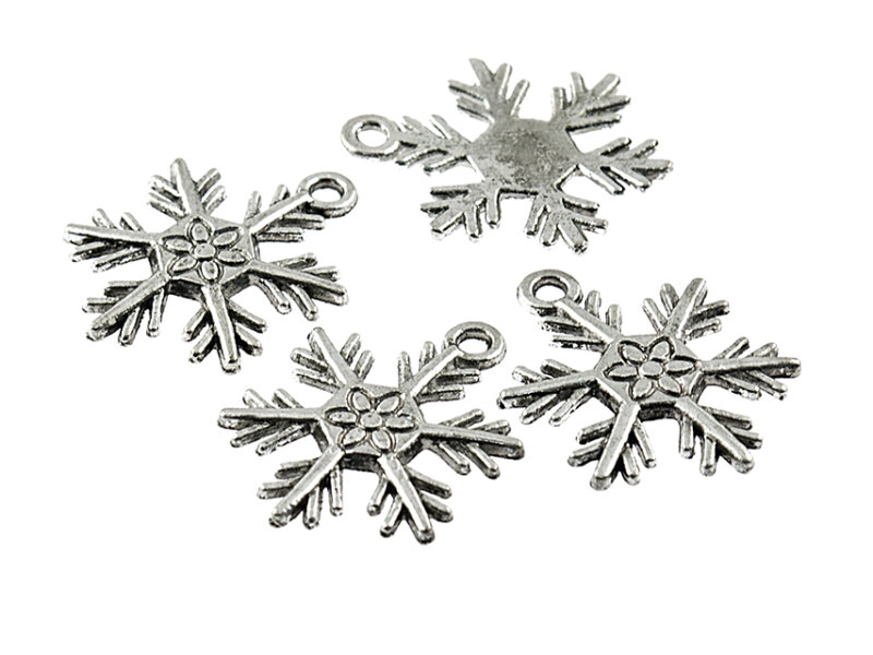 6 Anhänger als Schneeflocke in antik silberfarben