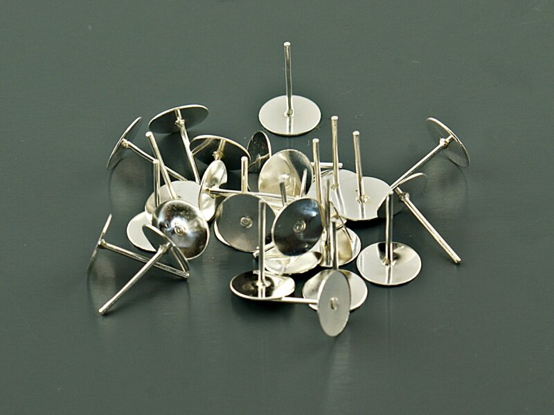 40 Ohrstecker in silberfarben mit 8 mm Klebefläche