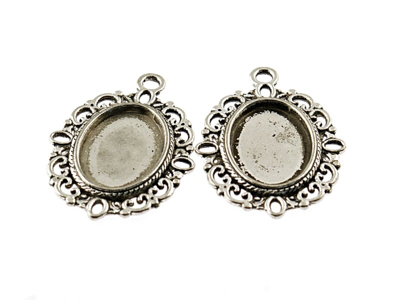 4 verzierte Fassungen in antik silberfarben für 18 x 13 mm Cabochon