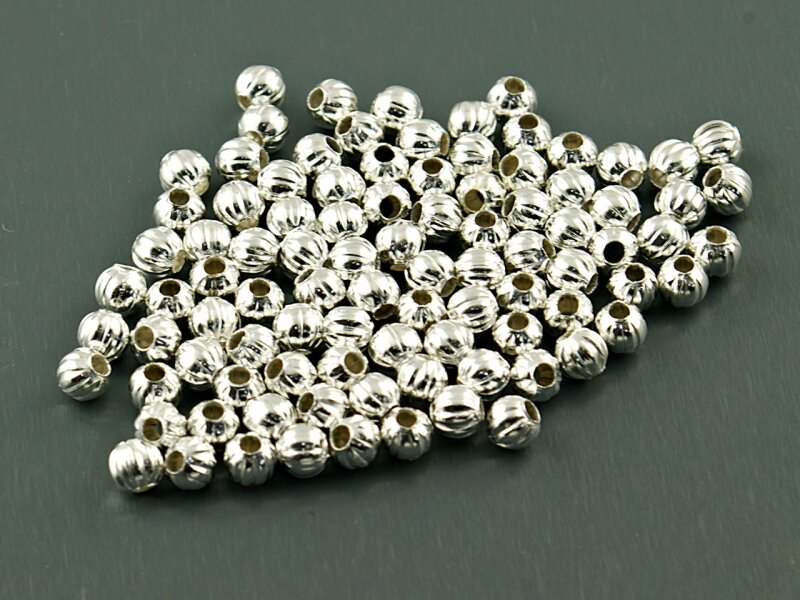 100 geprägte Zwischenperlen in silberfarben, 4 mm
