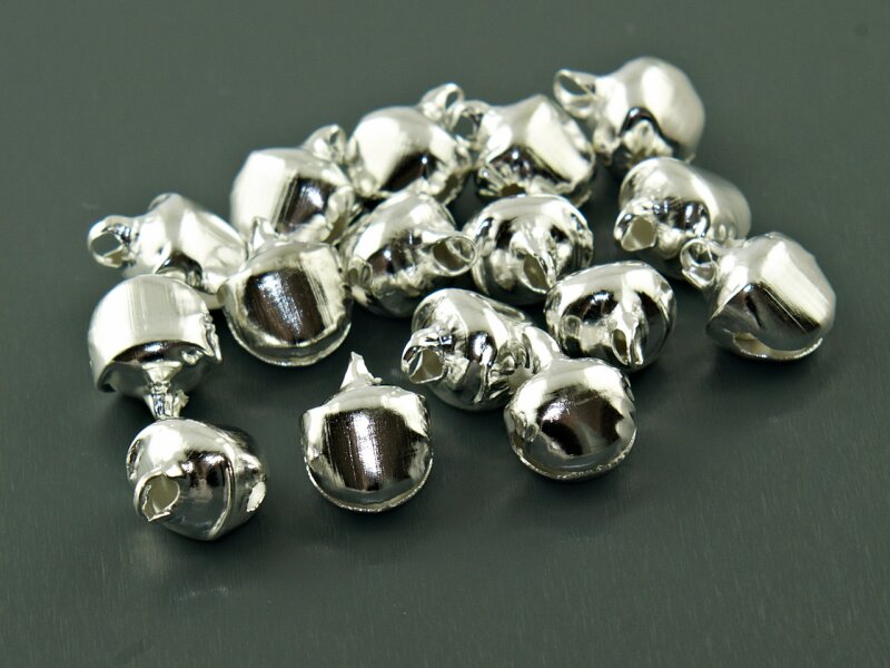 20 Glöckchen in silberfarben mit Öse, 10 mm
