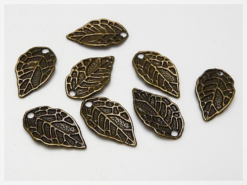 10 kleine Anhänger als Blatt in antik Bronze