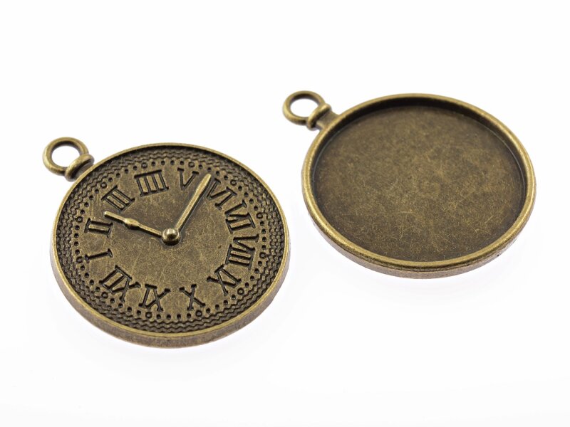 2 Fassungen rückseitig mit einer Uhr in 3D geprägt in antik Bronze für 25 mm Cabochons