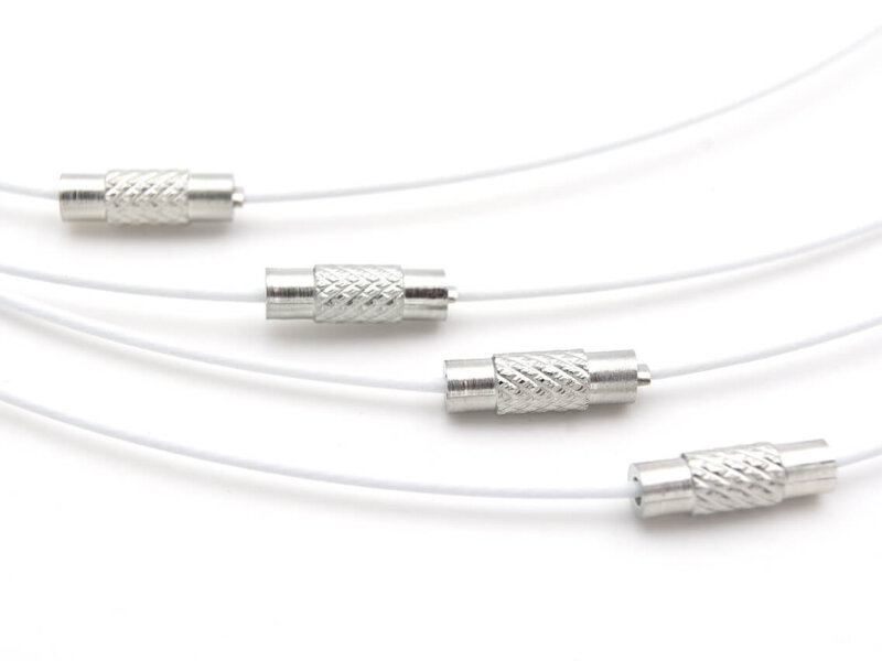 4 Stahldrahtketten in weiß mit Messingverschluss, 1 mm