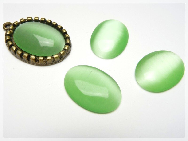 6 Cabochon 18 * 13 Cateye Glas frühlingsgrün