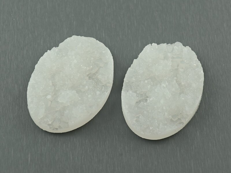 2 stark funkelnde Cabochons in weiß 25 x 18 mm