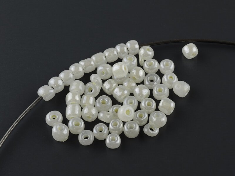 Rocailles Perlen in zartem perlmutt, 4 mm 22 Gramm