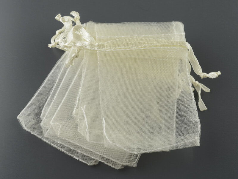 10 Organzasäckchen im créme 5,5 x 7,0 cm